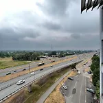 Krasta Parking & With & River View Апартаменти Рига