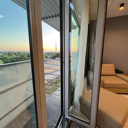 Krasta Parking & With & River View * ريغا