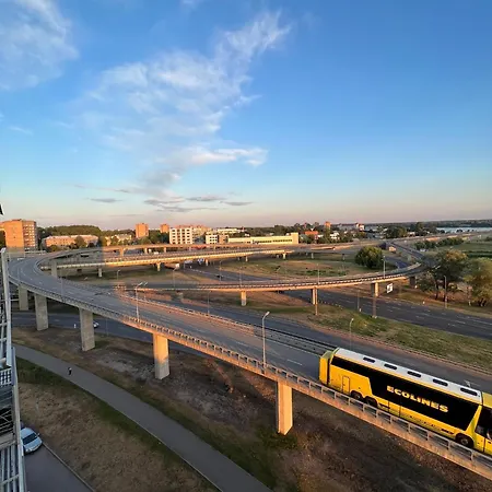 Krasta Parking & With & River View 公寓