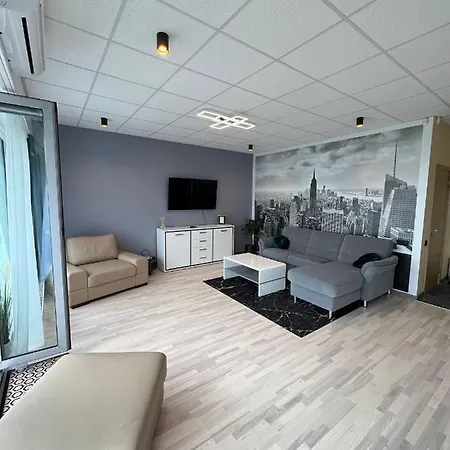 Krasta Parking & With & River View Apartment Riga