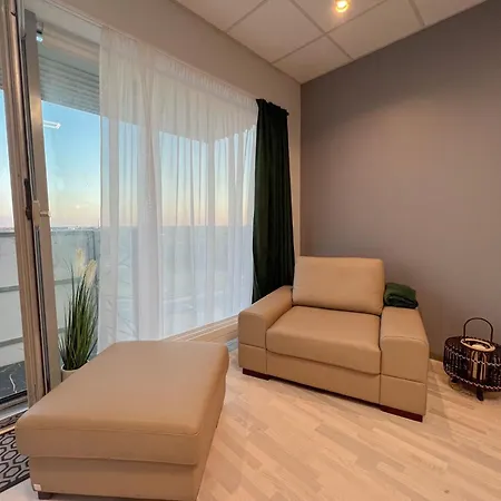 Krasta Parking & With & River View * Ryga