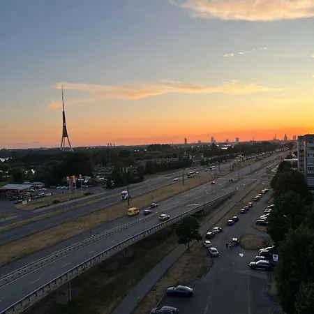 Krasta Parking & With & River View Apartament Ryga